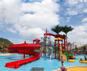 Quality OEM Aqua Park Playground Water Slide Fiberglass Big Water Bounce House for sale