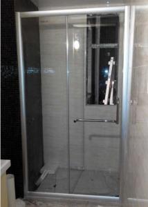 Quality OEM Sliding Shower Screen Safety Moisture Proof With Acrylic Tray for sale