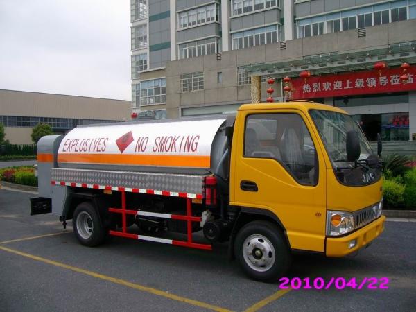 Buy Diesel Delivery 4x2 JAC Mobile Oil Tank Truck , Refuelling Petroleum Tanker Trucks at wholesale prices