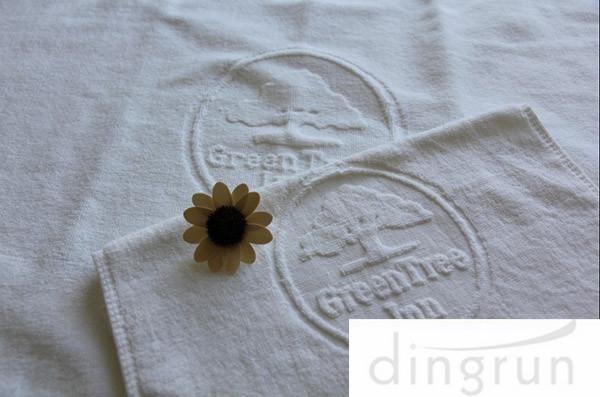 Buy 380gsm Premium Custom Embroidered Bath Towels Durable Without Harmful Chemicals at wholesale prices