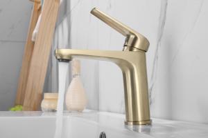 Quality Solid Brass Bathroom Basin Faucets Hot and Cool Chrome Surface Wash Basin Mixer Faucet for sale