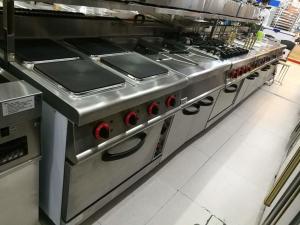 China Western Kitchen Equipment Commercial Gas Stove 4 Burner with Down Oven 700*700*850+70mm on sale