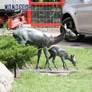 Quality Life Size 155cm Custom Bronze Sculpture Mother And Baby Reindeer for sale