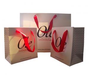 China Custom Printed White Paper Gift Bags Wholesale Spot UV Logo Ribbon Handle on sale