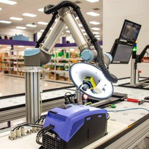 Mini Robot UR 3e Of Collaborative Robot With 3KG Payload As Cobot For Material