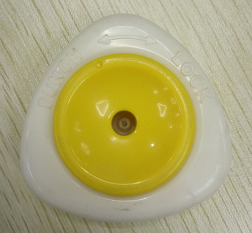 FBT121601 for wholesales mini safe rotation egg piercer plastic cover stainless steel 304 needle