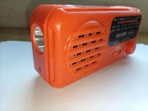 China USB Jack Portable Hand Crank Radio 0.4KG Solar Crank Charge Radio Speaker on sale
