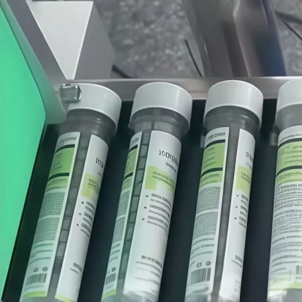 High Efficiency Horizontal Labeling Machine 50Hz Round Bottle Labeling Machine