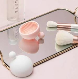 China Creative Reusable Makeup Brush Eye Shadow Dish Brush Makeup Tool Silicone Cleaning Tool Bowl on sale