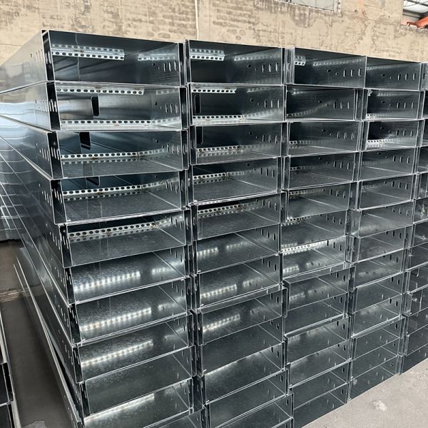 Galvanized Mesh Metallic Perforated Cable Tray 2''D X 4''W X 8ft/10ft And Versatile Galvanized Cable Trunking