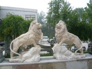 China wholesales nature stone lions/ travertine sculpture on sale