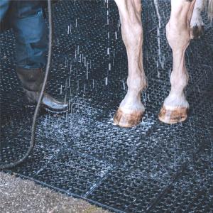 China Ideal For Wet Areas  Rubber Hollow Mat 40 X 60 Cms 100% Rubber Anti Slippery Mat on sale