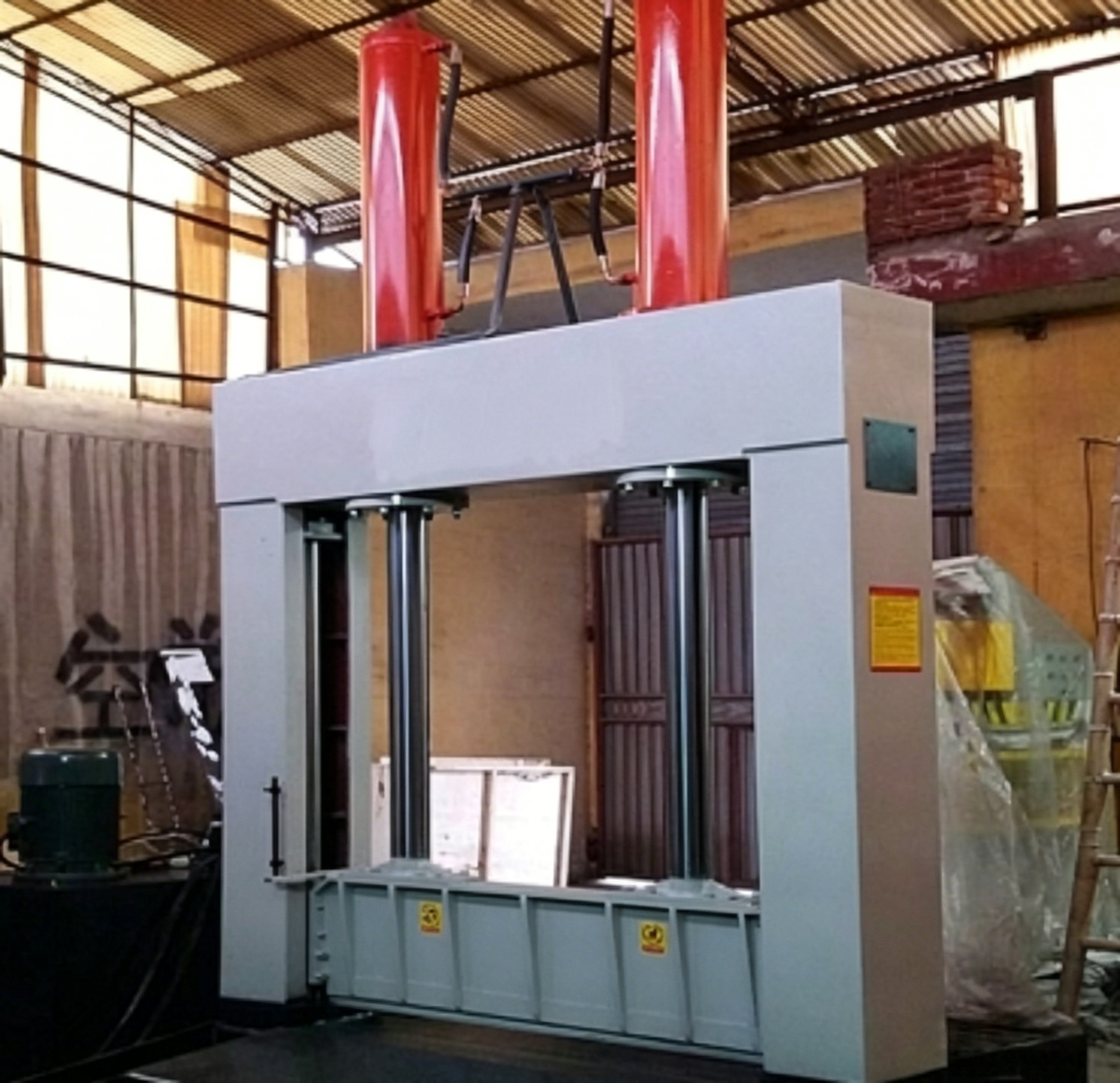 Single Knife Hydraulic Press Rubber Bale Cutter / Rubber Cutting Machine